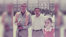 Antonio Gala, con su paisano Cndido Moreno y la hija de este en Mara Pita, A Corua.