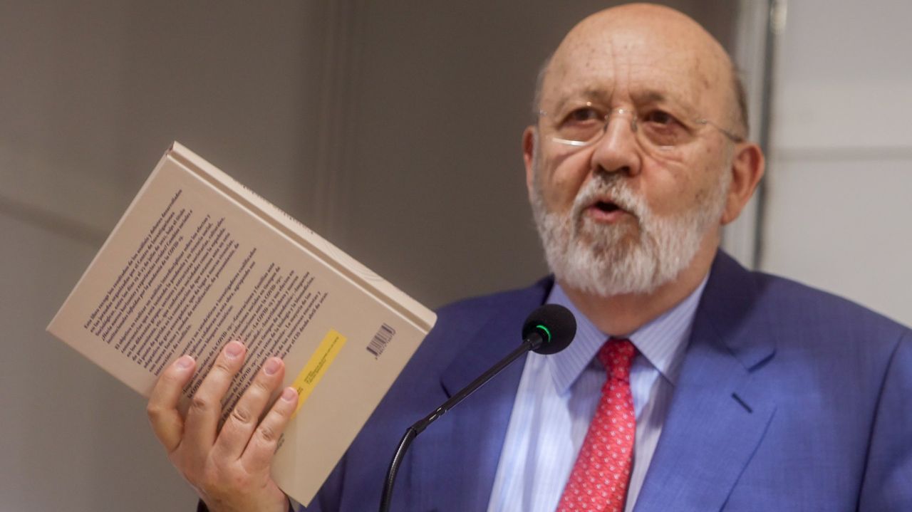 El director del CIS, José Félix Tezanos, en la presentación de un libro en Madrid.