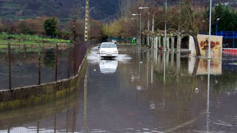 Inundaciones en la provincia de Ourense.La crecida del Sil ha inundado O Aguilln y la chopera de A Ra de Valdeorras