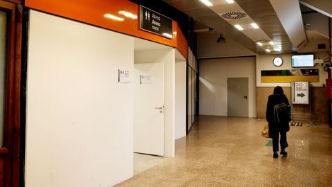 Los baos de la estacin de tren de Pontevedra son uno de los picaderos preferidos por los usuarios