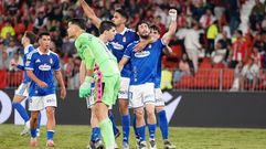 Jacobo y los jugadores del Oviedo celebran uno de sus goles al Almer�a
