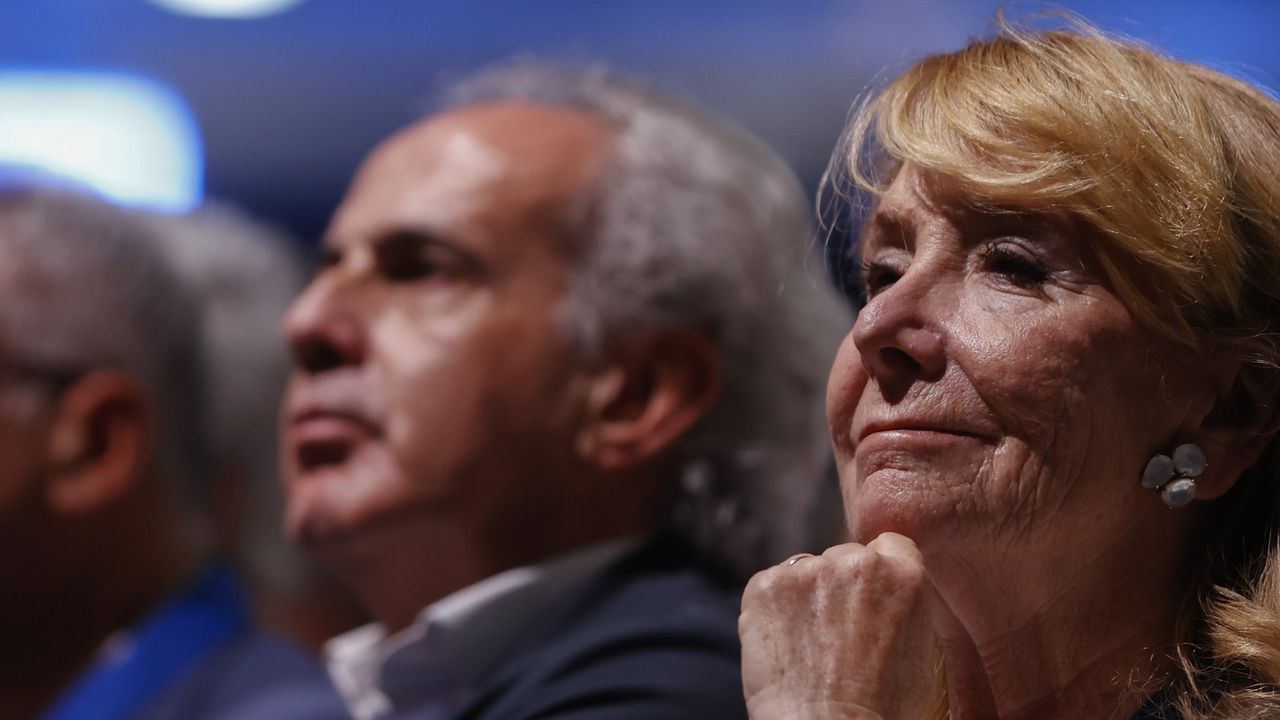 Aguirre y el consejero de Sanidad de Madrid, Ruíz Escudero, en el 17 Congreso Autonómico extraordinario del PP del pasado mes de mayo