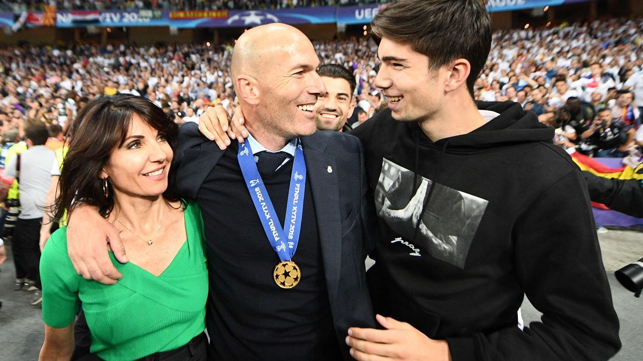 Zinedine Zidane junto a su mujer Veronique y Theo. 
