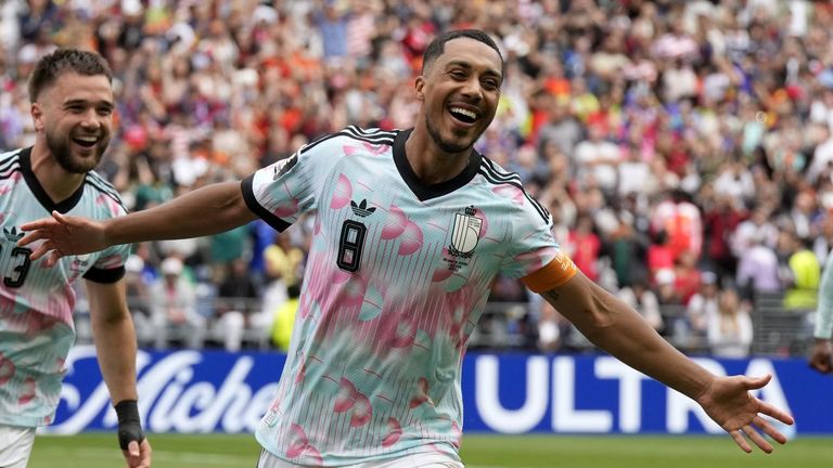 Bélgica remonta y gana de penalti en la prórroga a un Senegal ilusionante que se desinfló al final