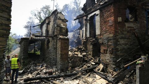 Varias viviendas acabaron calcinadas en Ro de Bois, en A Pobra do Brolln