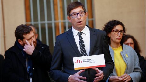 El exconsejero de Justicia Carles Mundó ha sido condenado a 10 meses de multa con una cuota diaria de 200 euros, y un 1 año y 8 meses de inhabilitación especial por un delito de desobediencia. Absuelto de un delito de malversación.
