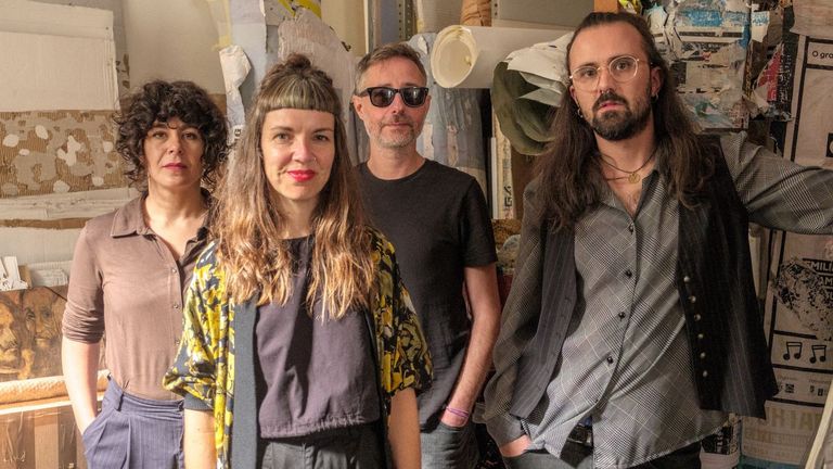 Su Garrido Pombo impulsa un disco para preservar la memoria musical de su aldea