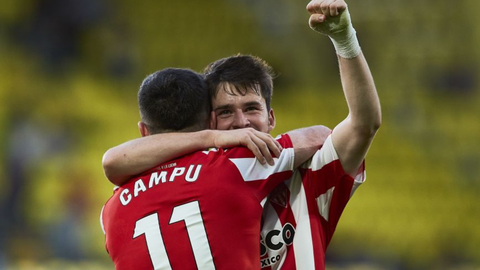 Campuzano y Guille Rosas celebran un gol