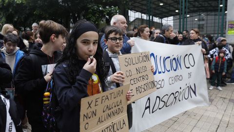 Protesta de alumnos y padres del colegio Irmns Villar.