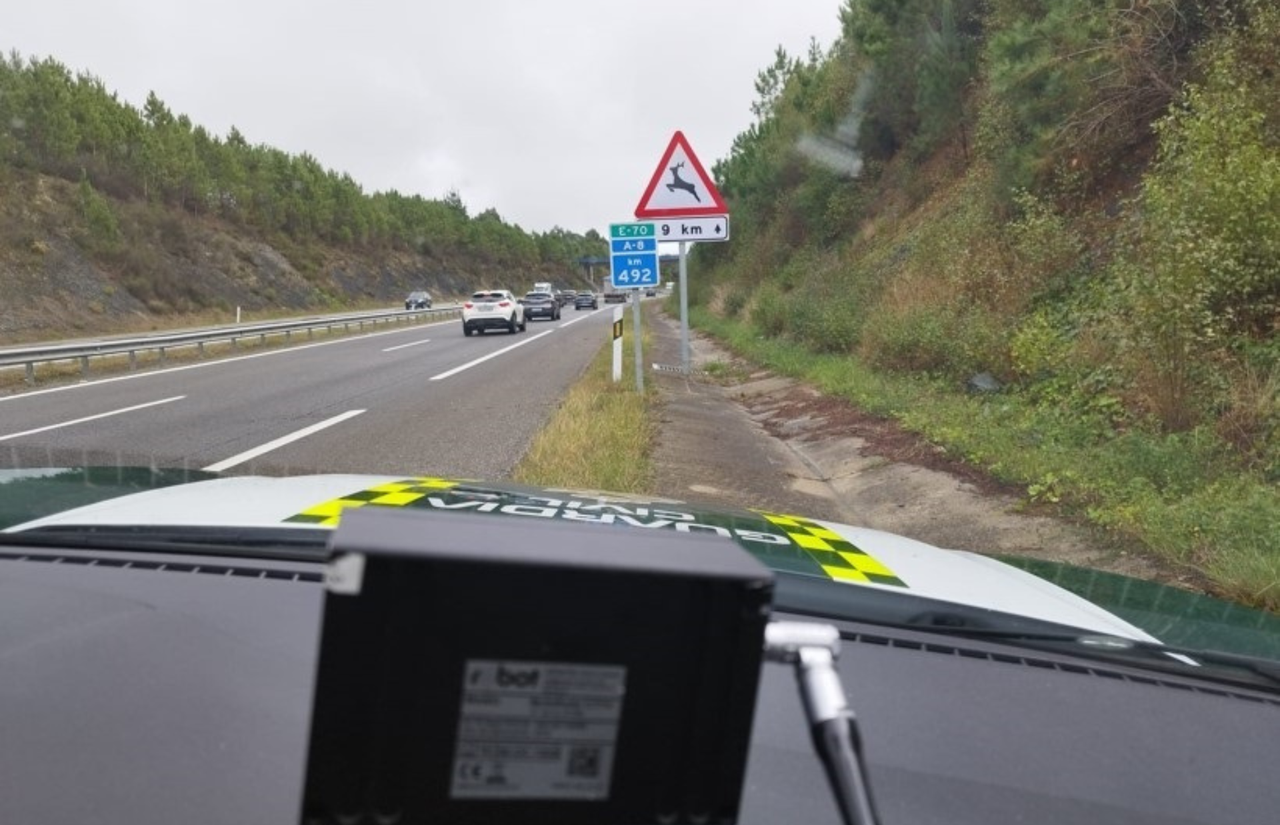Interceptado en El Franco un conductor que circulaba a 237 kilómetros por hora en la A-8