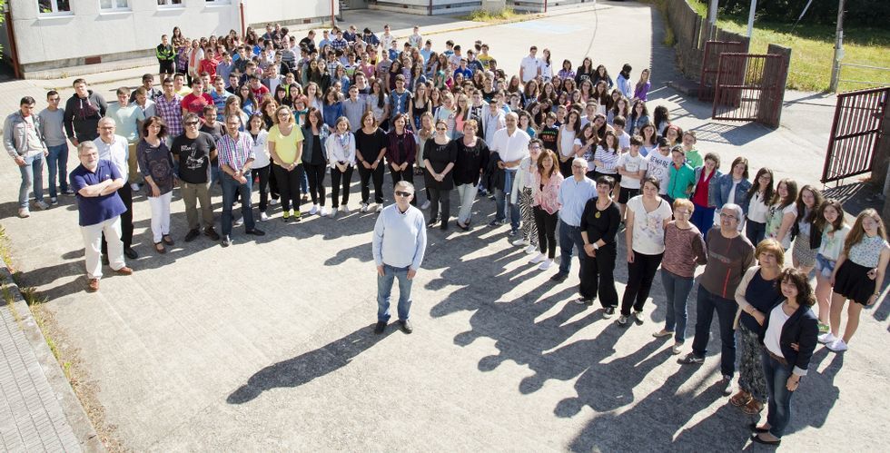 El veterano profesor de religi�n de Guitiriz, Alfonso Castro, recibi� un homenaje por su jubilaci�n. 