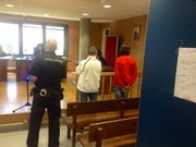 El atracador y su hija en la vista por conformidad en el penal 3 de Vigo