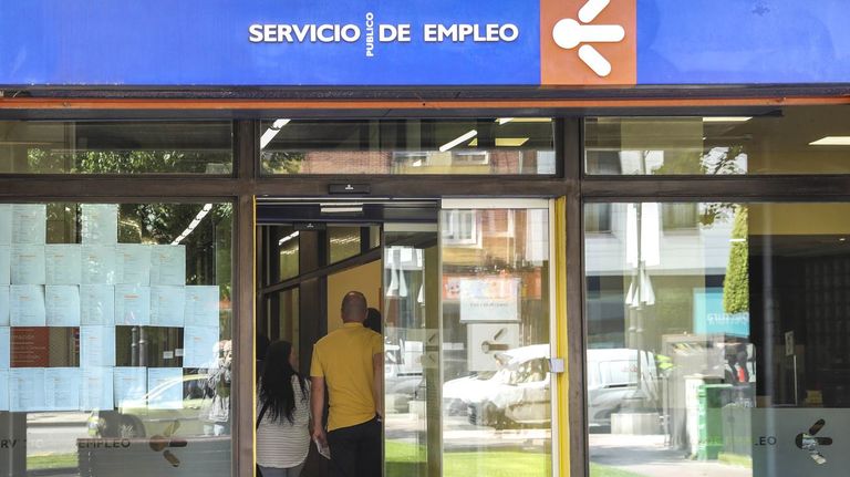 una oficina del servicio público de empleo en Oviedo