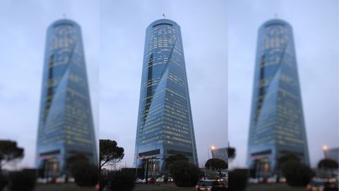 TORRE ESPACIO (Madrid) - Ubicada en el rea de Negocio Cuatro Torres, es el edificio con ms plantas de Espaa, un total de 56, y el cuarto ms alto (224 metros)