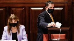 La expresidenta del Parlament, Laura Borràs, y Jaume Alonso-Cuevillas en el Parlament, en una foto de archivo
