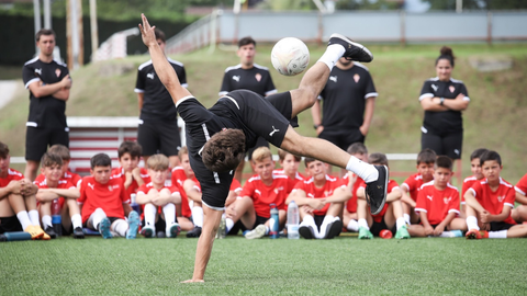 Álvaro Obregón, el único asturiano que realiza «football freestyler»