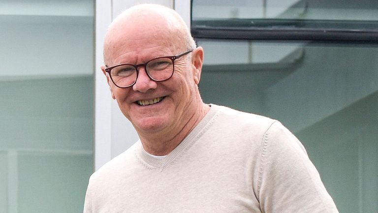 Enrique Abati, ex farero de Ons: «Haber estado en el faro de una isla imprime carácter. Me ha ido modelando el viento, la lluvia, el oleaje y los mares»