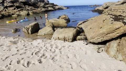 Imagen de archivo de la playa de Ril, en Burela, en la que el Concello desaconseja el bao en este momento