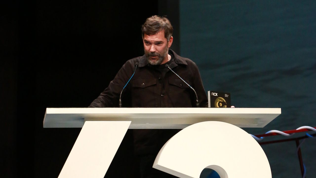 Pan das pedras, ltima entrega da triloxa musical e audiovisual de Peitoescuro.Jos Luis Cienfuegos, exdirector del Festival de Cine de Gijn