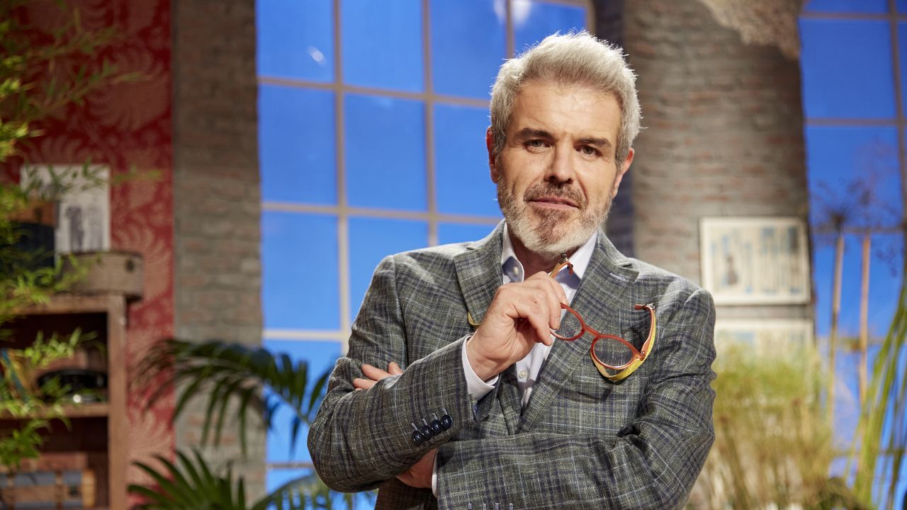 Kitesurf en A Illa.Embarcaciones de marisqueo trabajando agrupadas en Os Lombos do Ulla