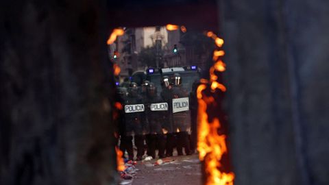 Agentes antidisturbios en Via Laietana