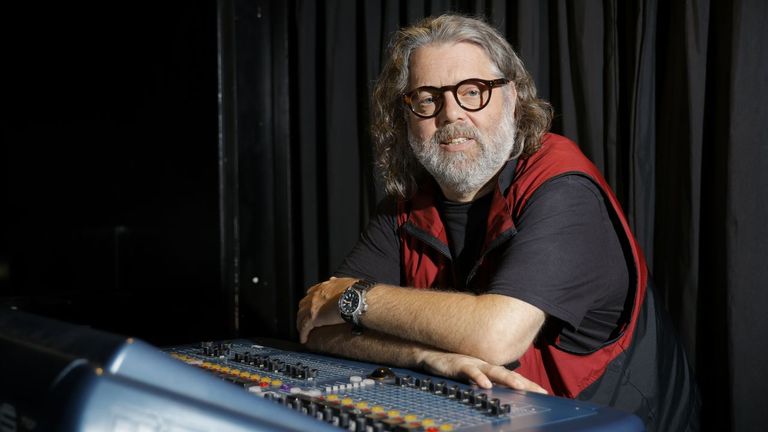 DJ Grobas: «En los 90 pinchando «house» en Galicia éramos como perros verdes»