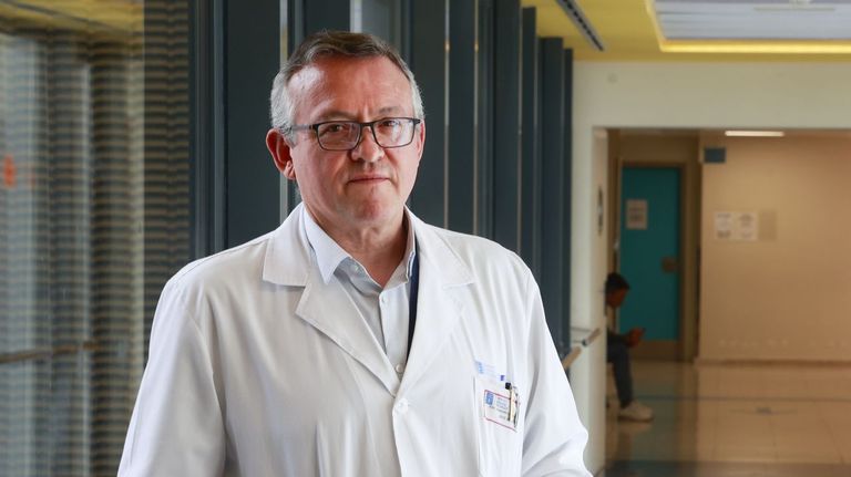 José Cuenca, jefe de Cirugía Cardíaca del Chuac: «Se puede tener una enfermedad de las válvulas cardíacas y no saberlo»