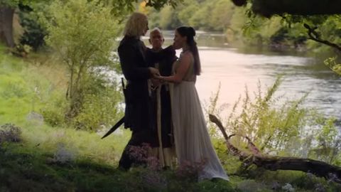 El príncipe heredero, Rhaegar, se casa con Lyanna en Dorne