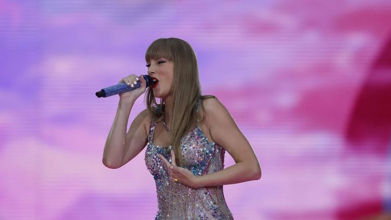 Taylor Swift, durante su actuación en el estadio Bernabéu.