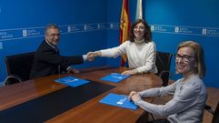 A conselleira de Medio Ambiente, Territorio e Vivenda, Ángeles Vázquez, firmó un convenio de colaboración con alcalde de O Pereiro de Aguiar, Luis Menor.