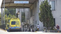 Entrada de urgencias del hospital Montecelo, en Pontevedra, uno de los dos del CHOP