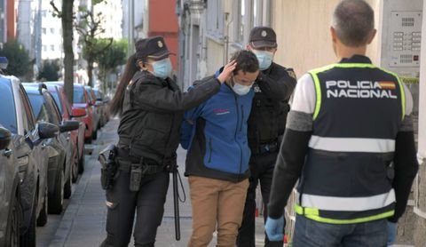 El detenido por asesinar a Cristina Cabo en Lugo accediendo a la vivienda de la mujer para hacer una reconstrucción de los hechos