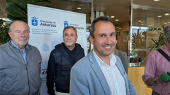 Ovidio Zapico, junto a familiares de las v�ctimas.