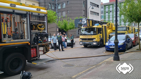 Bomberos en el lugar del suceso