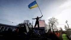Manifestantes y policas se enfrentan en Kiev