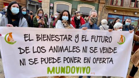 Participantes de la manifestación contra la cesión del albergue municipal