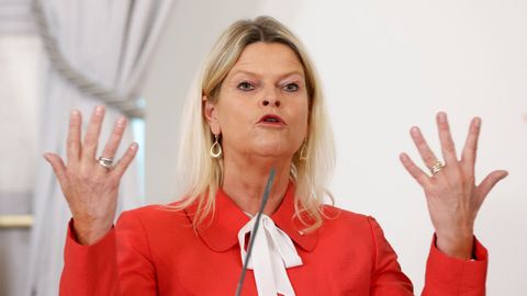 Klaudia Tanner, ministra de Defensa de Austria y propagadora del miedo al gran apagn
