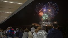 Una cuidada y colorida exhibicin de fuegos artificiales despidi el Apstolo desde el Gais por primera vez