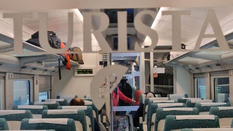Un vagón de la clase turista en el tren que hace el recorrido entre Vigo y Barcelona por Monforte