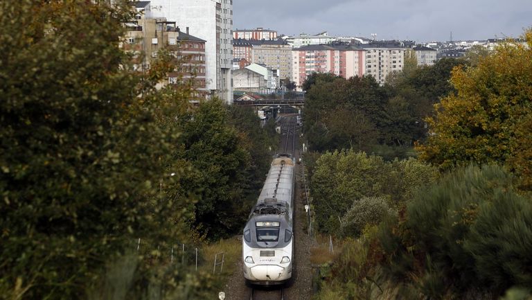 Alvia que salió este sábado a las 10.50 de la estación de Lugo con destino a Ourense y Madrid