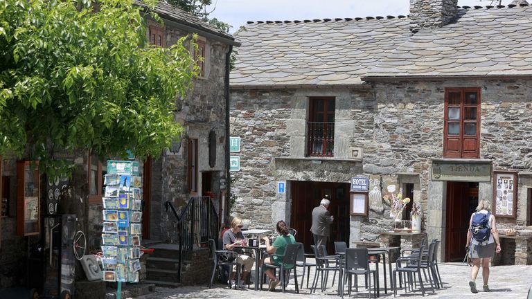 Peregrinos y turistas en O Cebreiro esta semana