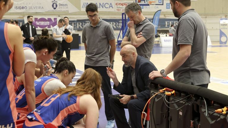 Lino López, el mago del baloncesto femenino