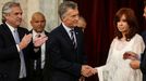 Cristina Fernández evita dirigirse a Macri, durante el acto de investidura