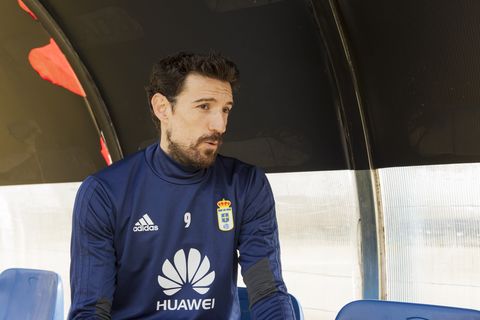 Toche Requexon Real Oviedo.Toche, durante la entrevista con Azul Carbayon