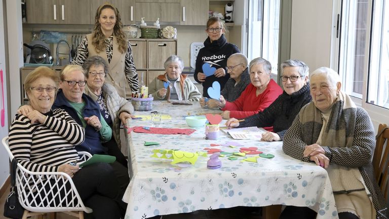 Las encargadas de las dos casas do maior do Moeche y las usuarias, justo después de comer