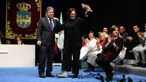 Entrega de los premios Cidade de Pontevedra. El alcalde, Miguel Anxo Fernández Lores, con Maite Méndez