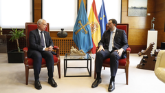 El presidente del Principado, Adrin Barbn, mantieneun encuentro con el ex lehendakari igo Urkullu