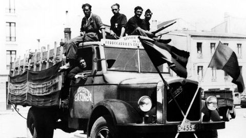 Camiones en los que iban soldados para recoger requisar armas en el 1936