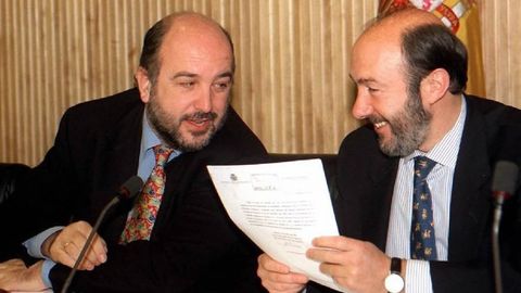 Con Almunia en 1997 durante una rueda de prensa en la que se trató la privatización de Telefónica