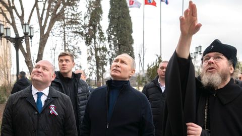 President Putin, together with the governor of Sevastopol and the head of the local Orthodox Church, during a visit to Crimea